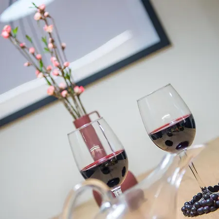 Iris アパート モスタル