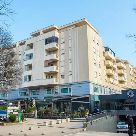 アパート Iris モスタル